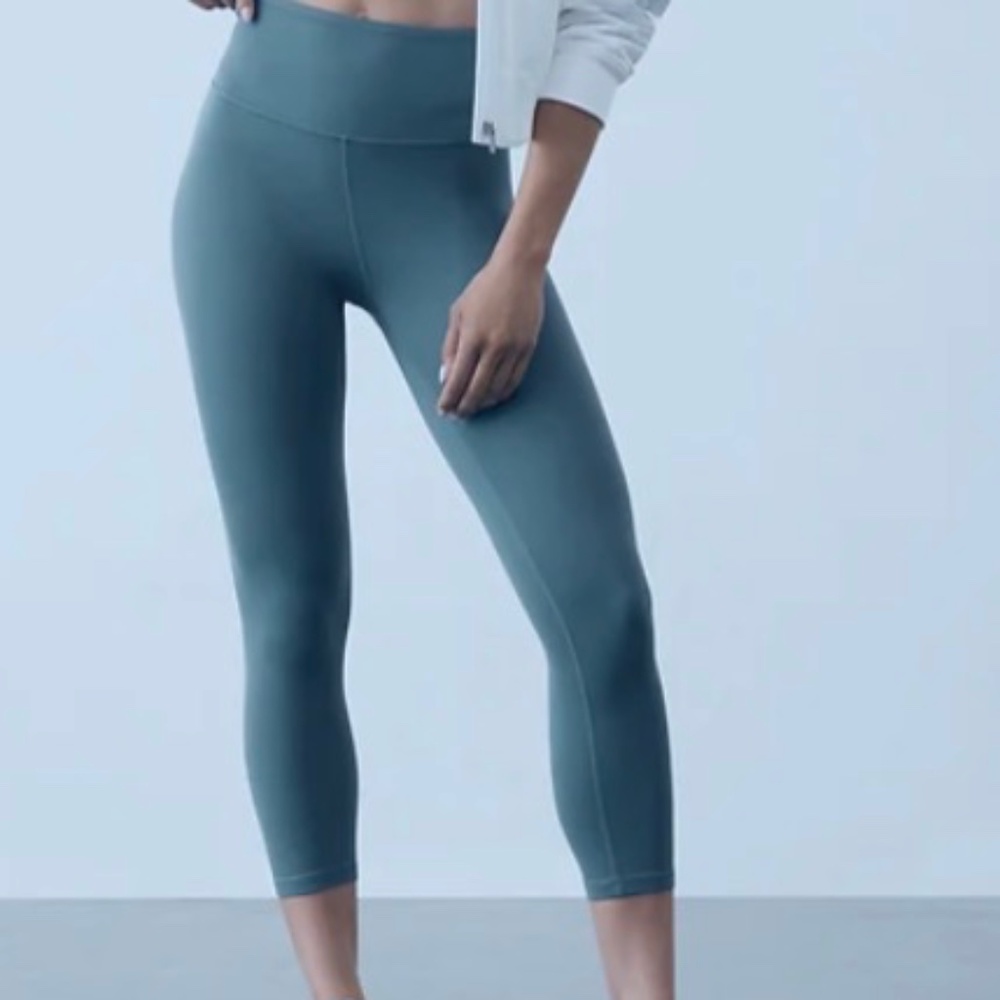 ATHLETA Ultra High Rise ELATION Capri - XL - Color - Eden
